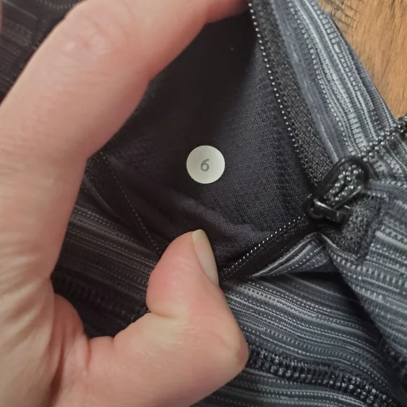 Lululemon Capris athletica black and gray leggings size 6 cropped . Packet on ba - Picture 4 of 5